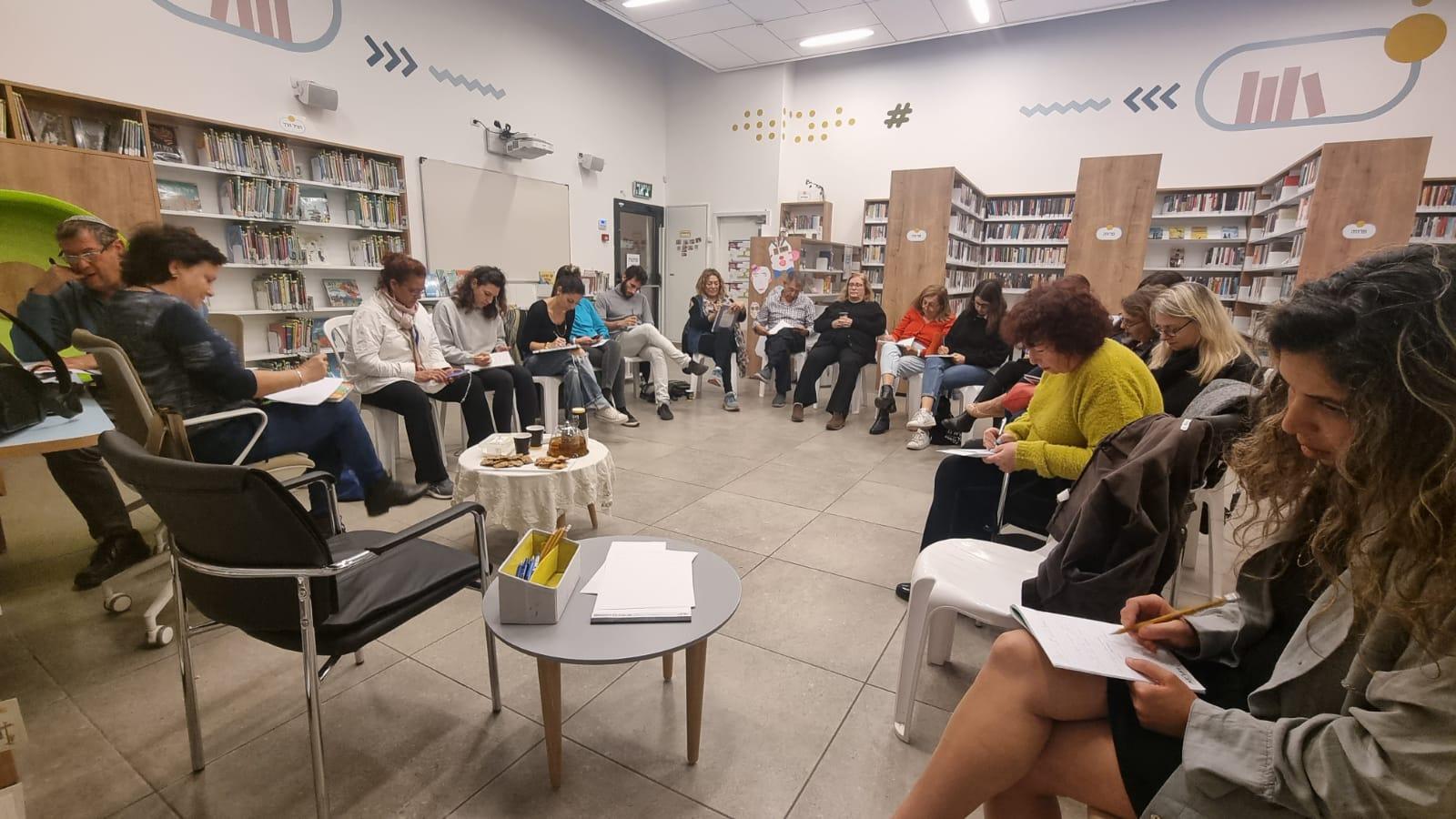 ספרייה – מרחב הכתיבה בסדנה
